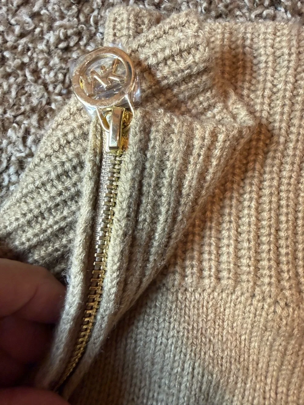 NWOT Michael Kors Women’s Classic Knit Long Cuff Gloves in Beige